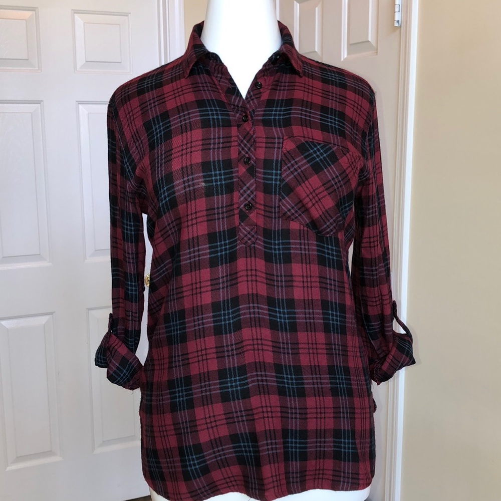 id:23 Plaid Red and Black Shirt